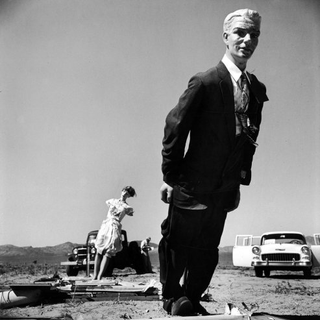 Illustration for article titled Rare and eerie photos from an early atomic bomb test